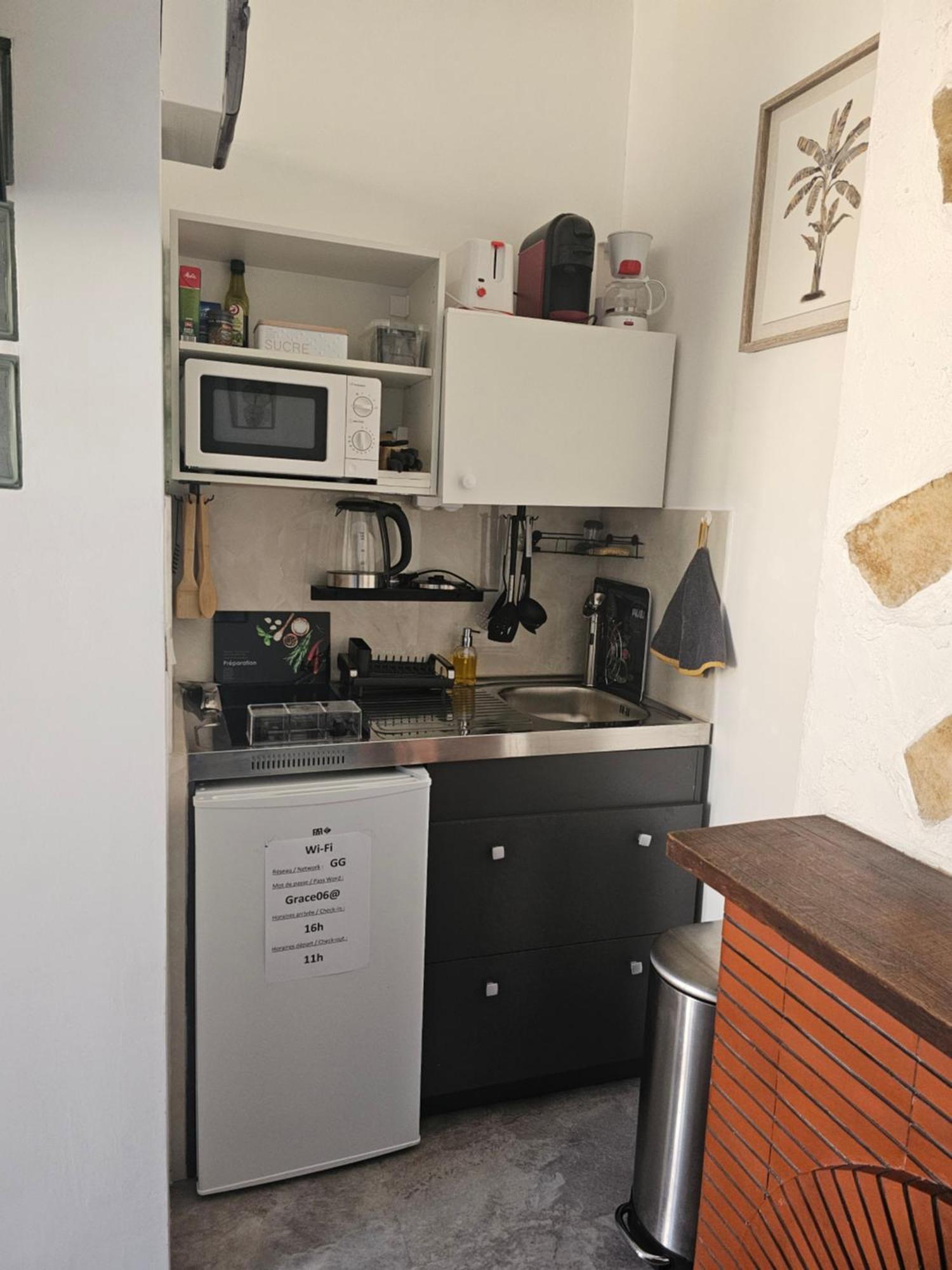 Studio 3 A La Trinite Proche De Nice 10 Mn, Monaco 15 Mn Et L'Italie 30 Mn Buitenkant foto